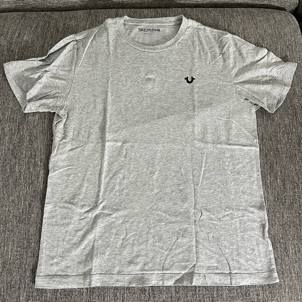 True Religion size M t-shirt. Brand new perfect condition never worn!!!